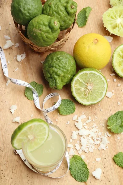 Güney Afrika'da bir kabile kireç ve limon