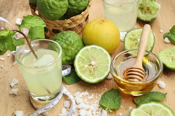 Güney Afrika'da bir kabile kireç ve limon