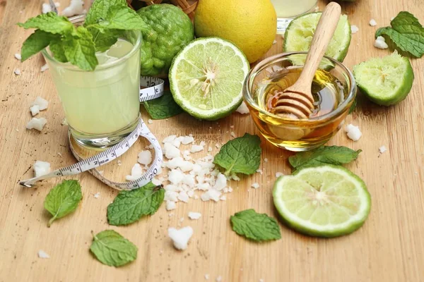 Güney Afrika'da bir kabile kireç ve limon