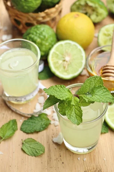 Güney Afrika'da bir kabile kireç ve limon