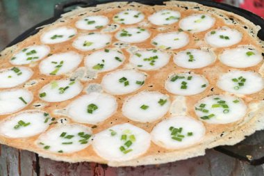 Hindistan cevizi sütü karıştırın şeker ve un 