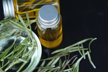 Biberiye yağı ile otlar