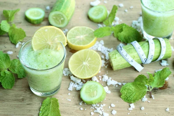 Cucumber smoothie with lemons — Stock Photo, Image