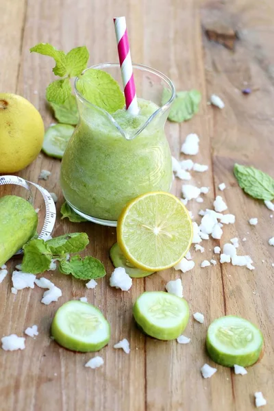 Smoothie au concombre aux citrons — Photo