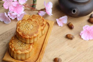Mooncake Festivali sıcak çay ile