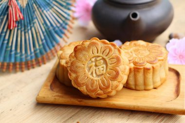 Mooncake Festivali sıcak çay ile