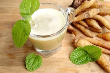 zencefil suyu ile güler yüzlü