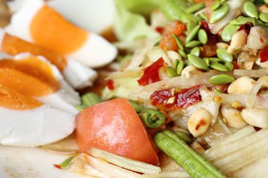 tuz yumurta ile papaya salatası