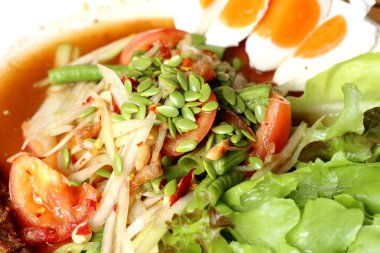 tuz yumurta ile papaya salatası