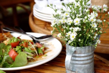 tuz yumurta ile papaya salatası