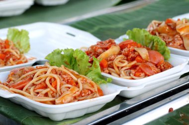 sosis domates soslu spagetti