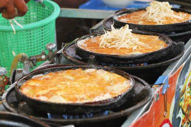 Yumurta ile çıtır çıtır kızarmış midye