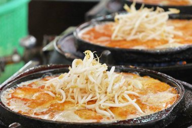 Yumurta ile çıtır çıtır kızarmış midye