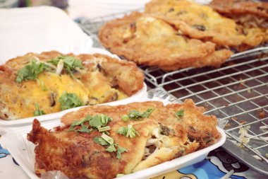 Yumurta ile çıtır çıtır kızarmış midye