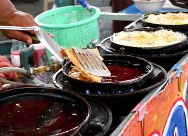 Yumurta ile çıtır çıtır kızarmış midye