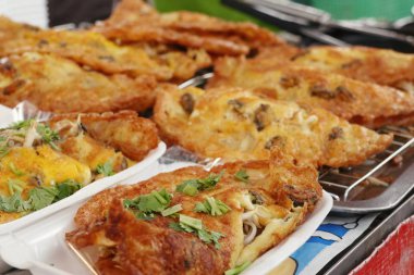 Yumurta ile çıtır çıtır kızarmış midye