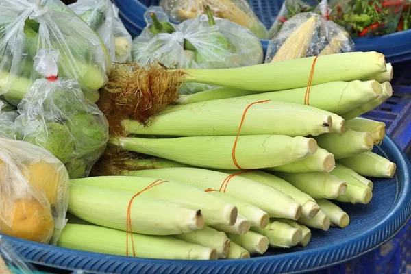 Maíz joven en el mercado — Foto de Stock