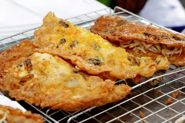 Yumurta ile çıtır çıtır kızarmış midye