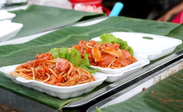 sosis domates soslu spagetti