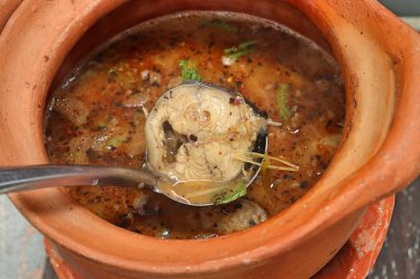 Baharatlı balık haşlanmış pirinç noodle