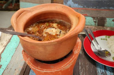 Baharatlı balık haşlanmış pirinç noodle