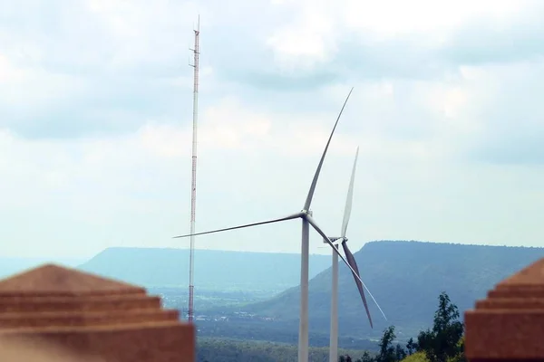 Wind turbine in dam — Stock Photo, Image