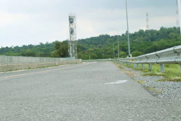 Road on the dam — Stock Photo, Image