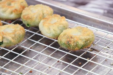 Kızarmış sarımsak chives hamur tatlısı