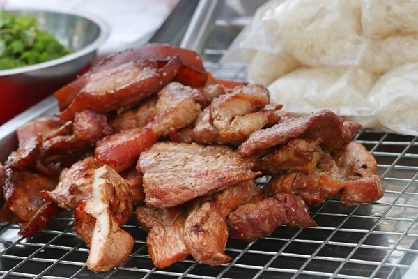 Carne de cerdo barbacoa parrilla comida callejera — Foto de Stock