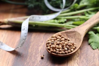 kişniş yaprakları ile tohum