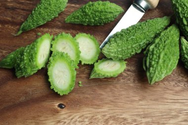 Taze yeşil acı kavun