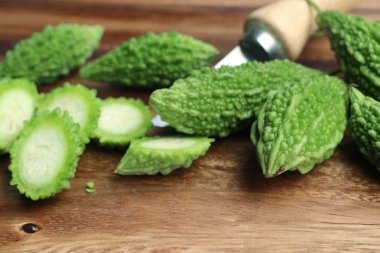 Taze yeşil acı kavun