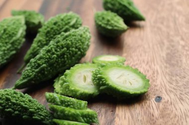 Taze yeşil acı kavun