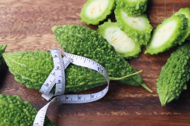 Taze yeşil acı kavun