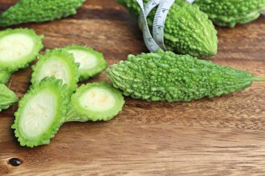 Taze yeşil acı kavun