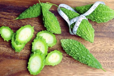 Taze yeşil acı kavun