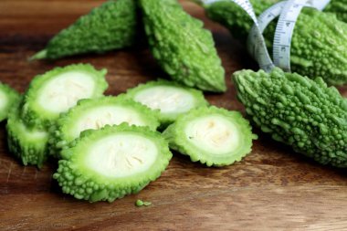 Taze yeşil acı kavun