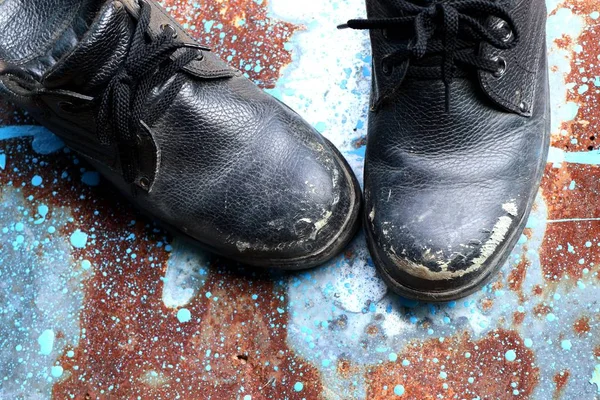 Old black leather shoes — Stock Photo, Image