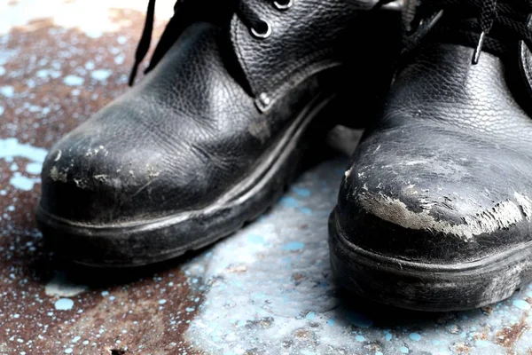 古い黒革の靴 — ストック写真