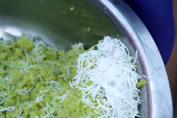 Arroz pegajoso al vapor con coco — Foto de Stock