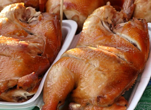 Pollo en la comida callejera — Foto de Stock