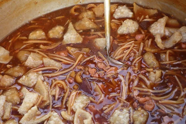 Sopa de peixe maw em comida de rua — Fotografia de Stock