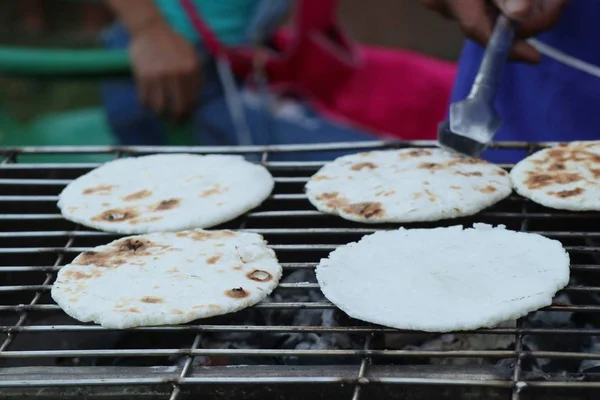 yumurta ile ızgara yapışkan pirinç