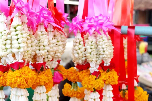 Yasemin çelenk içinde çarşı