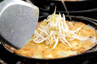 Yumurta ile çıtır çıtır kızarmış midye