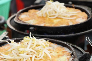 Yumurta ile çıtır çıtır kızarmış midye