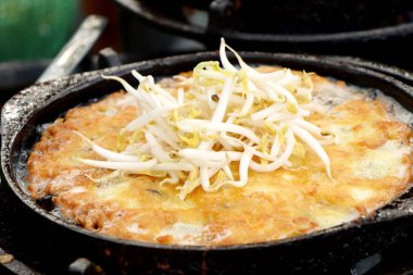 Yumurta ile çıtır çıtır kızarmış midye