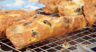 Yumurta ile çıtır çıtır kızarmış midye