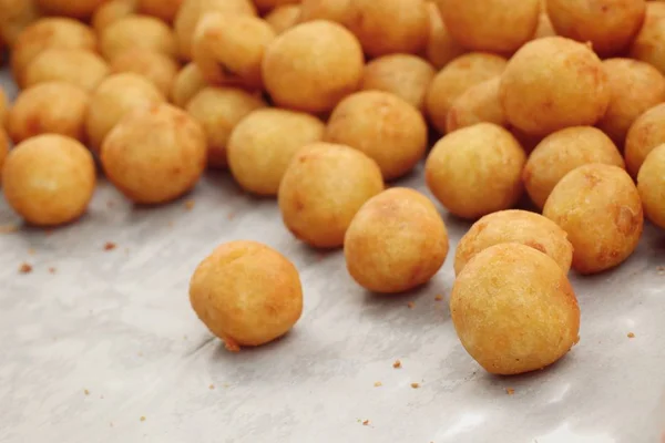 Batata doce frita em comida de rua — Fotografia de Stock