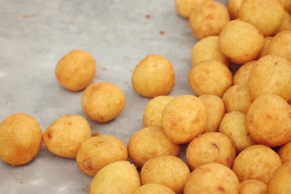 Gebratene Süßkartoffeln beim Streetfood — Stockfoto